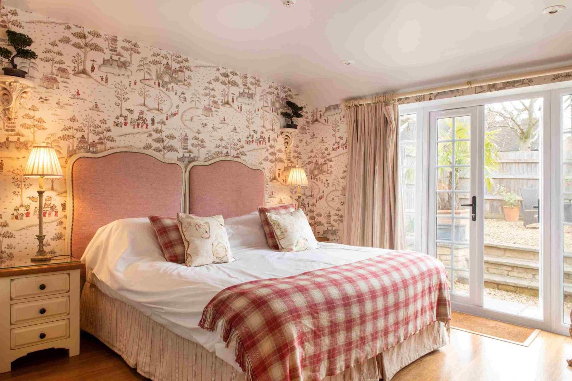 The Crown Inn Петербург Номер фото